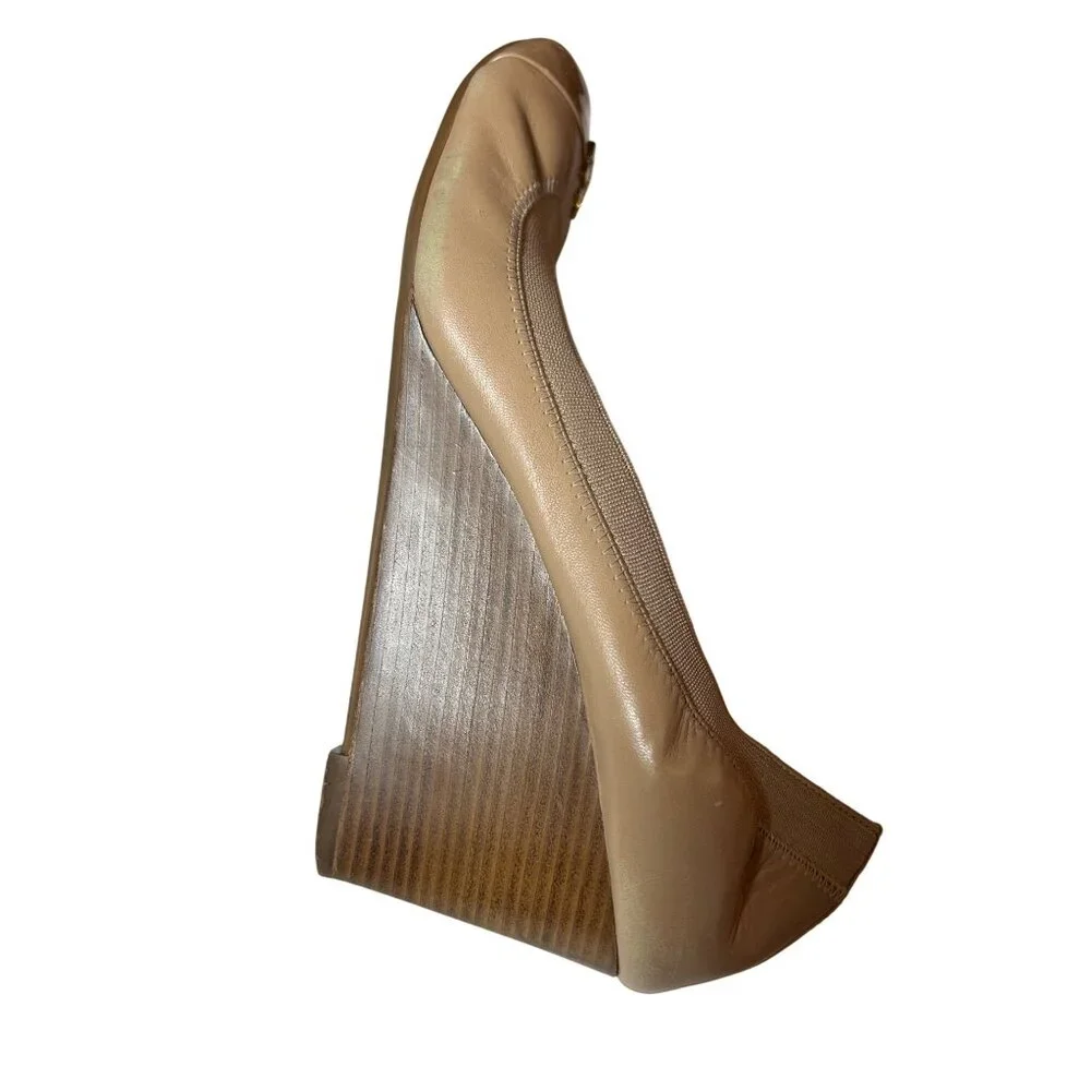 Tory Burch Beige Buttery Leather Wedge Heels Gold Logo Womens Size 10M Classic - Picture 9 of 12